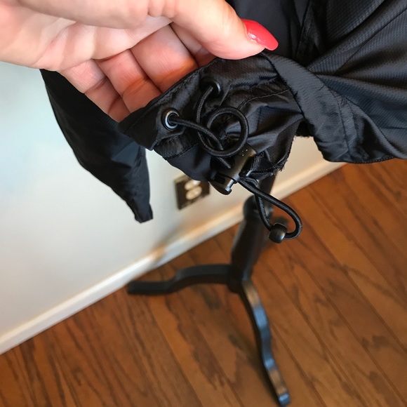 Men's Under Armor all season gear light weight jkt - Picture 6 of 8